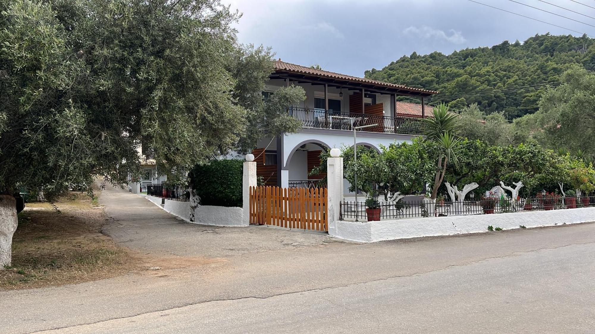 Nikos Studios Keri Exterior photo